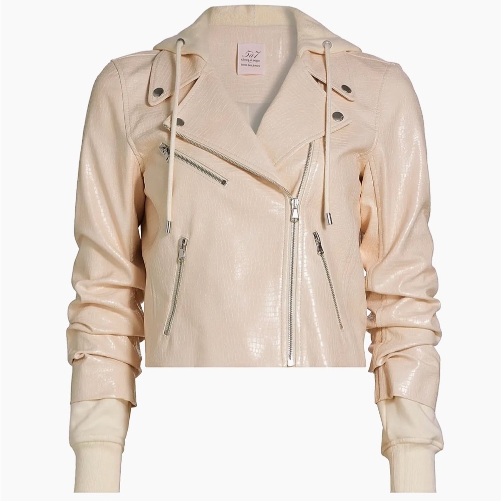 ✨NWT✨Evie Faux-Snakeskin Jacket
